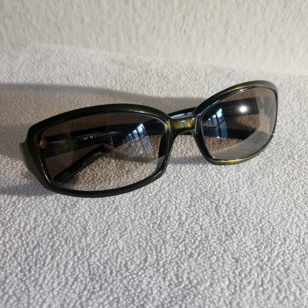 Fendi Sunglasses EUC Original Case